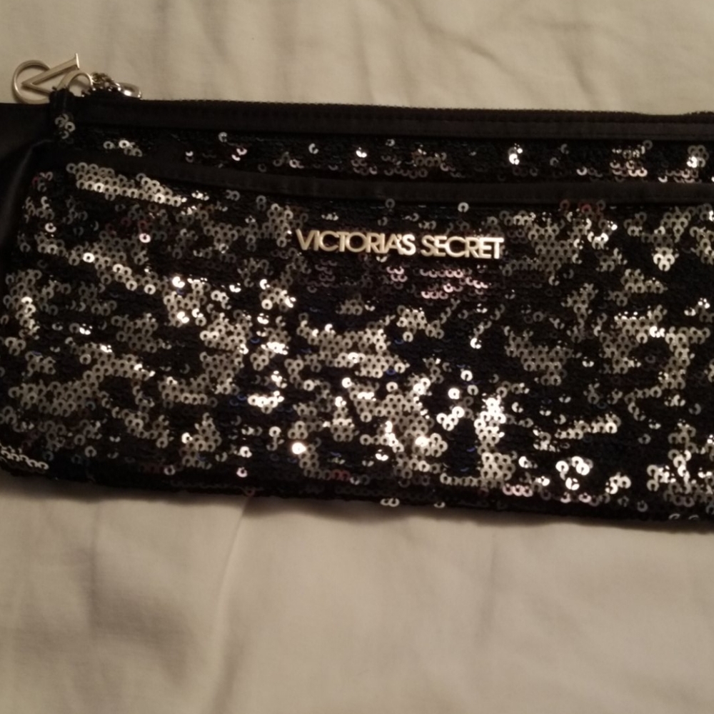 Handbags - Picture 2 of 3